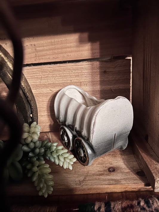 Shawnee covered wagon planter