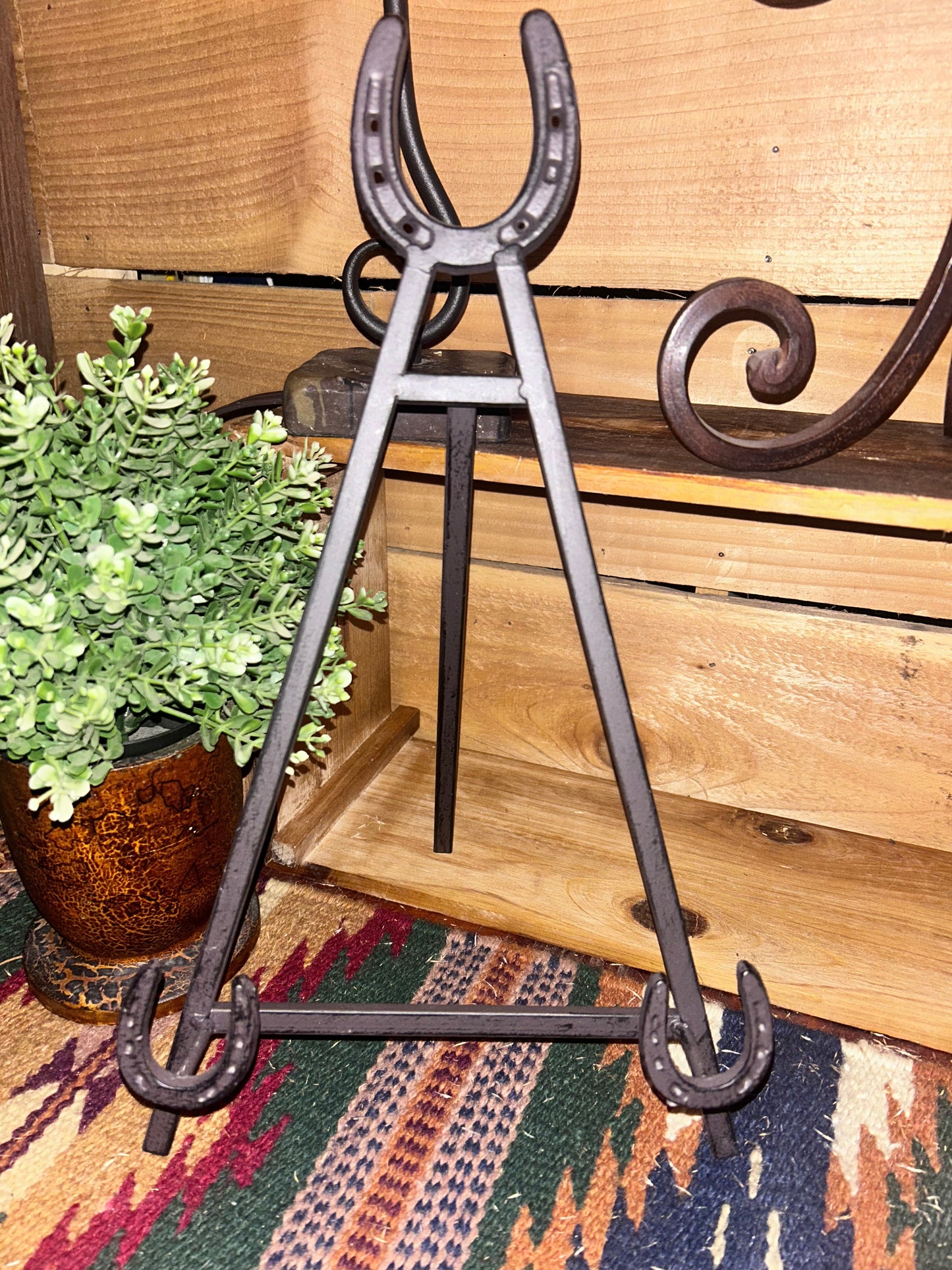 Western metal Easel