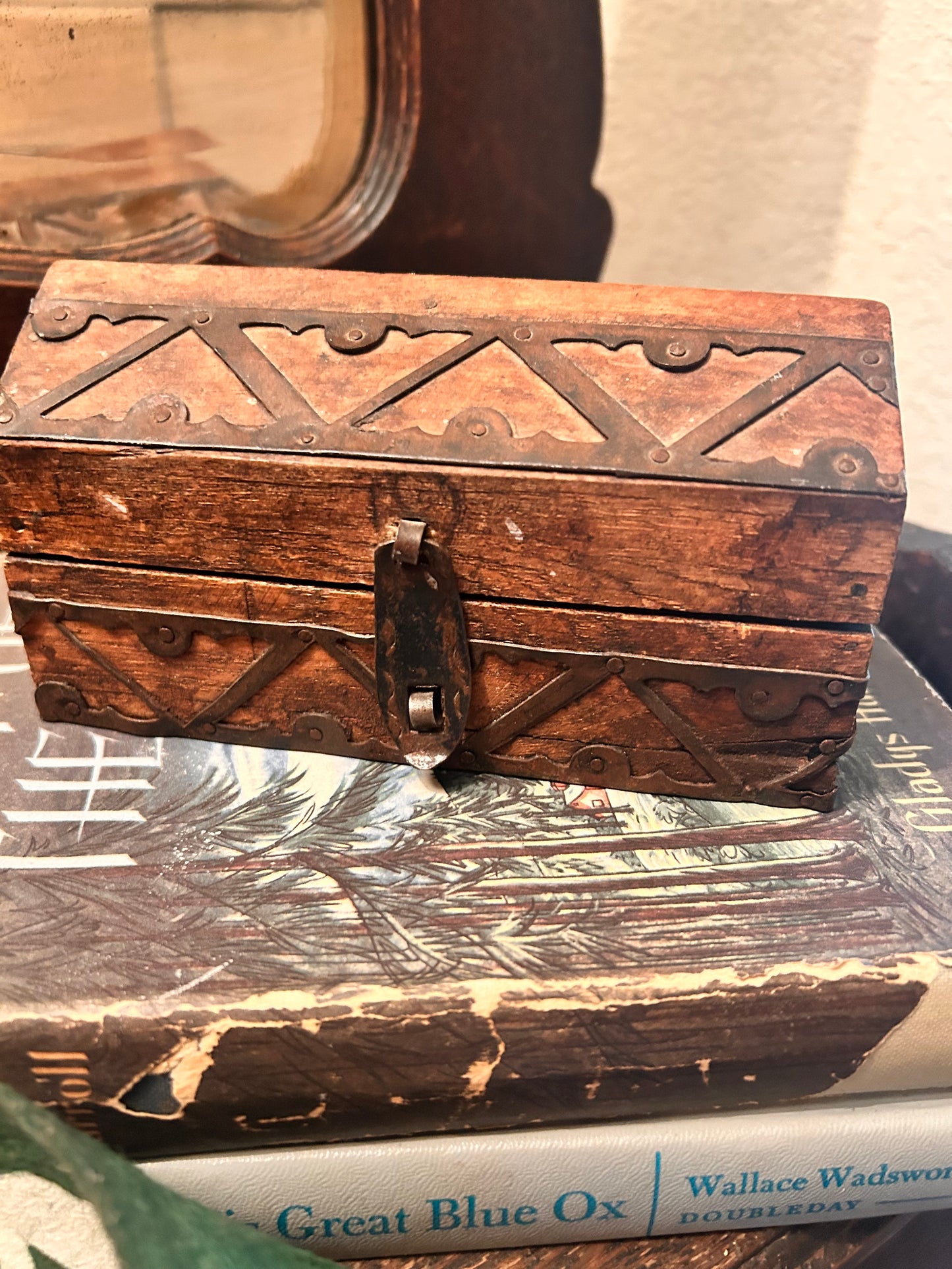 Vintage Wooden Jewelry/trinket box