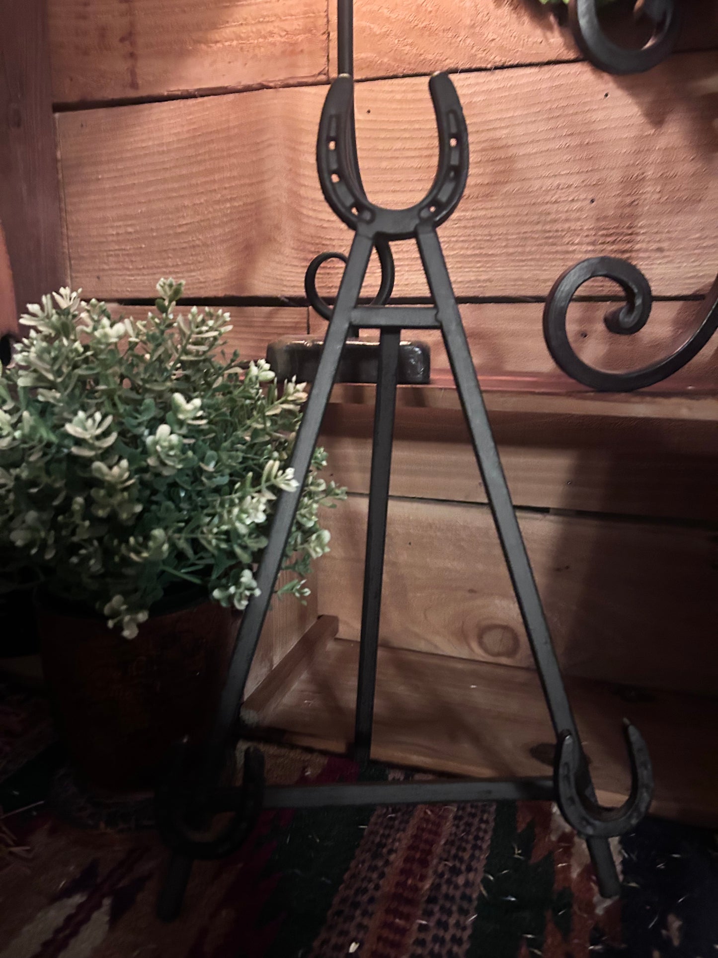 Western metal Easel