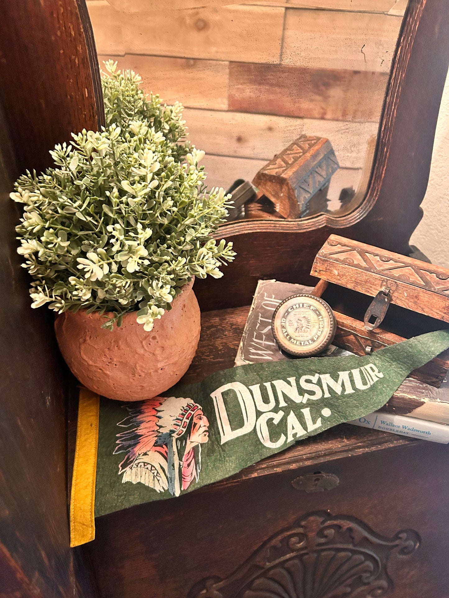 Vintage Wooden Jewelry/trinket box