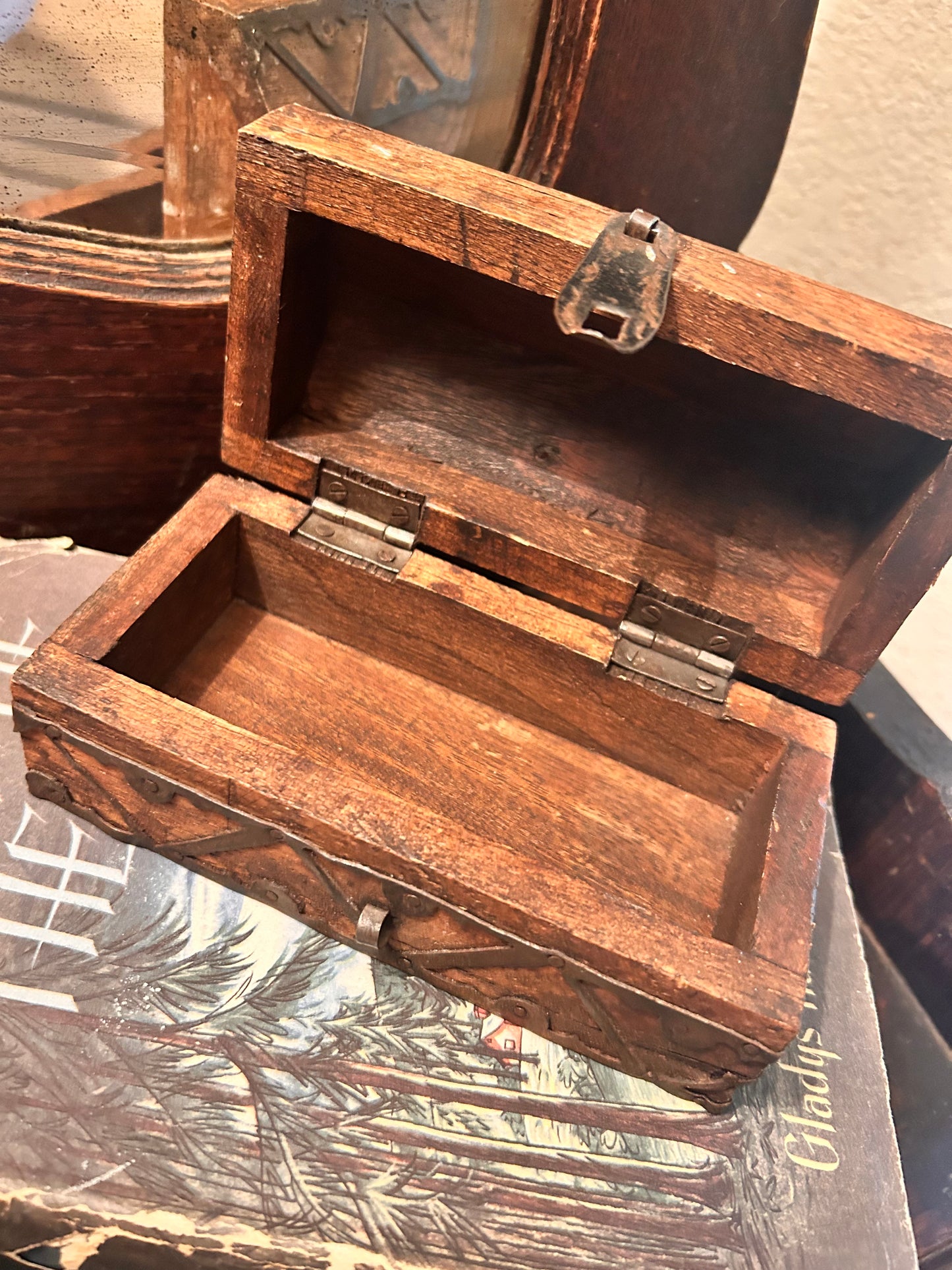 Vintage Wooden Jewelry/trinket box